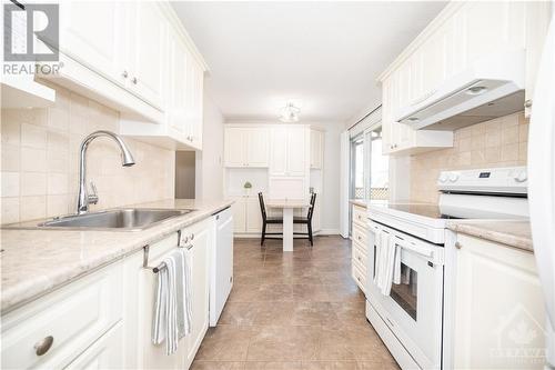 7858 Decarie Drive, Ottawa, ON - Indoor Photo Showing Kitchen