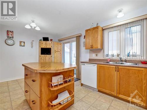 144 Sandra Crescent, Clarence-Rockland, ON - Indoor Photo Showing Kitchen With Double Sink