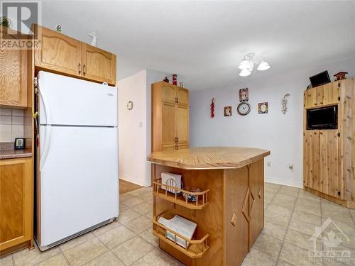 144 Sandra Crescent, Clarence-Rockland, ON - Indoor Photo Showing Kitchen