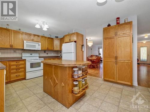 144 Sandra Crescent, Clarence-Rockland, ON - Indoor Photo Showing Kitchen