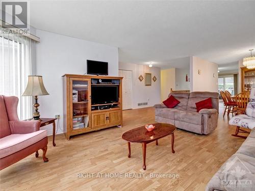 144 Sandra Crescent, Prescott And Russell, ON - Indoor Photo Showing Living Room