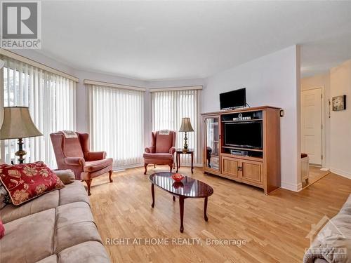 144 Sandra Crescent, Prescott And Russell, ON - Indoor Photo Showing Living Room