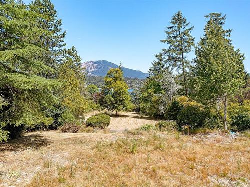 10915 Deep Cove Rd, North Saanich, BC 