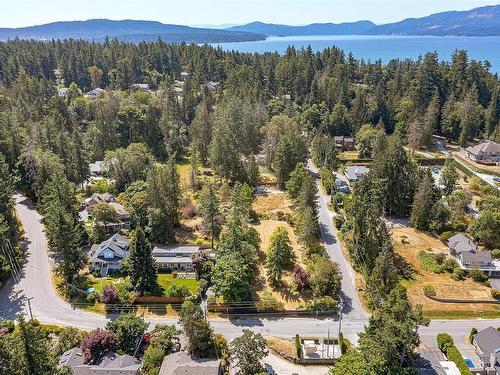 10915 Deep Cove Rd, North Saanich, BC 