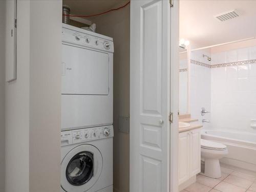 216-5650 Edgewater Lane, Nanaimo, BC - Indoor Photo Showing Laundry Room