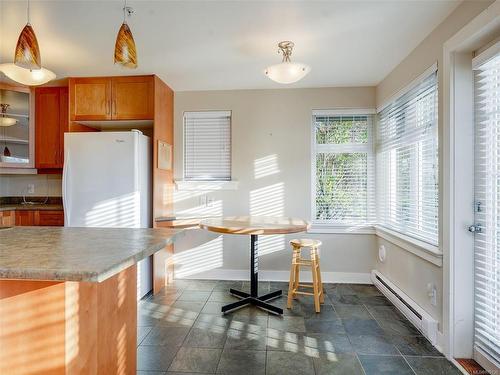 111-4480 Chatterton Way, Saanich, BC - Indoor Photo Showing Kitchen