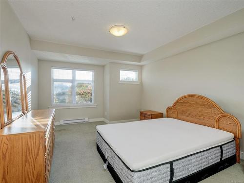 111-4480 Chatterton Way, Saanich, BC - Indoor Photo Showing Bedroom