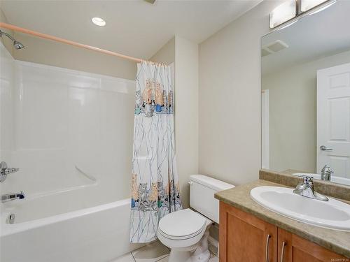 111-4480 Chatterton Way, Saanich, BC - Indoor Photo Showing Bathroom