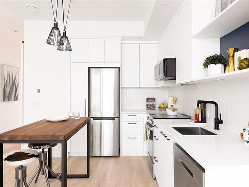 108-1075 Tillicum Rd, Esquimalt, BC - Indoor Photo Showing Kitchen With Upgraded Kitchen