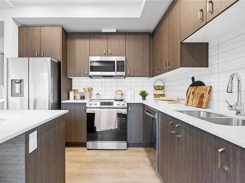 309-120 Jensen Ave West, Parksville, BC - Indoor Photo Showing Kitchen With Double Sink With Upgraded Kitchen