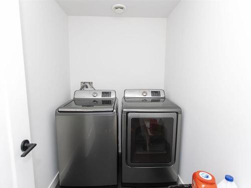 516 Tuscany Court, Thunder Bay, ON - Indoor Photo Showing Laundry Room