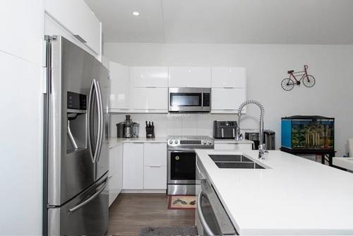 516 Tuscany Court, Thunder Bay, ON - Indoor Photo Showing Kitchen With Double Sink With Upgraded Kitchen