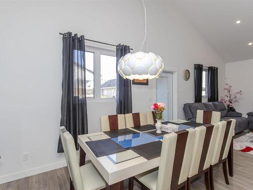 516 Tuscany Court, Thunder Bay, ON - Indoor Photo Showing Dining Room