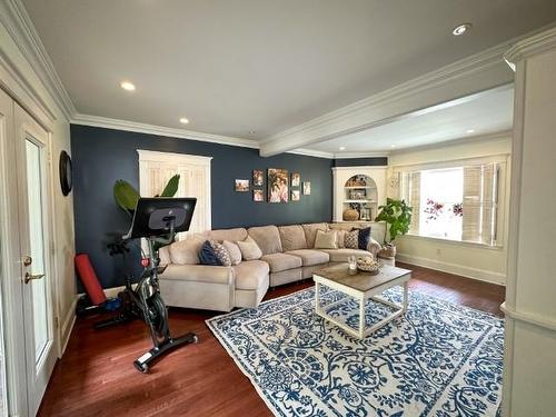 313 Veterans Drive, Kenora, ON - Indoor Photo Showing Living Room