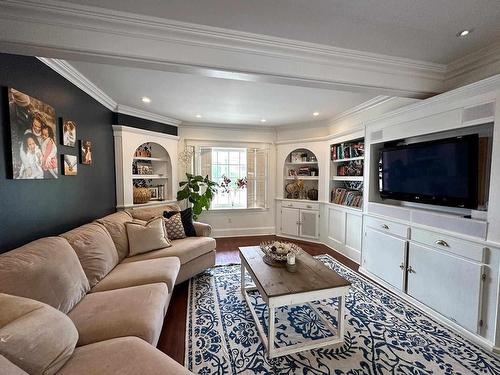 313 Veterans Drive, Kenora, ON - Indoor Photo Showing Living Room