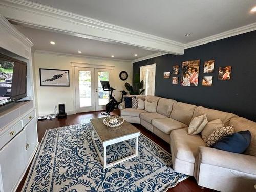 313 Veterans Drive, Kenora, ON - Indoor Photo Showing Living Room