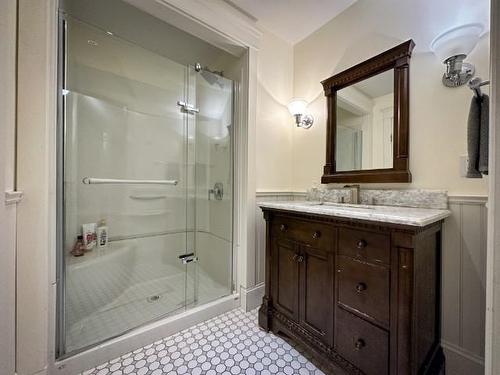 313 Veterans Drive, Kenora, ON - Indoor Photo Showing Bathroom