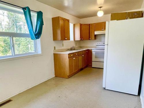 27 Johnsons Road, Wabigoon, ON - Indoor Photo Showing Kitchen