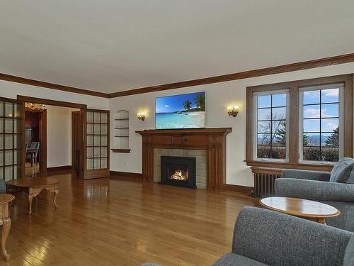 144 High Street, Thunder Bay, ON - Indoor Photo Showing Living Room With Fireplace