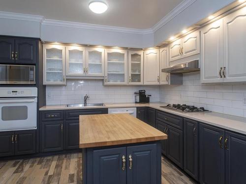 144 High Street, Thunder Bay, ON - Indoor Photo Showing Kitchen With Double Sink