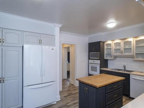 144 High Street, Thunder Bay, ON - Indoor Photo Showing Kitchen