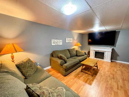 28 Michano Drive, Marathon, ON - Indoor With Fireplace