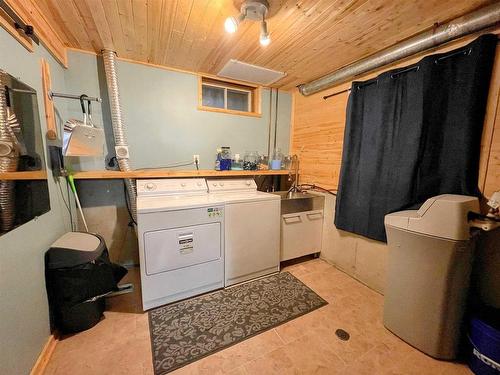 28 Michano Drive, Marathon, ON - Indoor Photo Showing Laundry Room