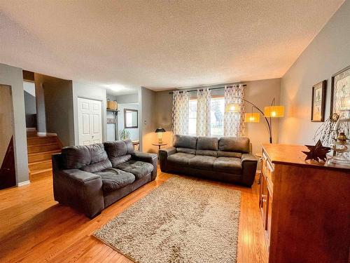 28 Michano Drive, Marathon, ON - Indoor Photo Showing Living Room