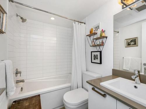 216-528 Pandora Ave, Victoria, BC - Indoor Photo Showing Bathroom