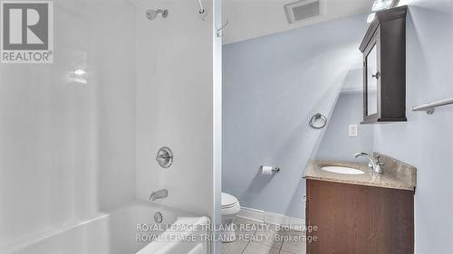 2145 Quarrier Road, London, ON - Indoor Photo Showing Bathroom