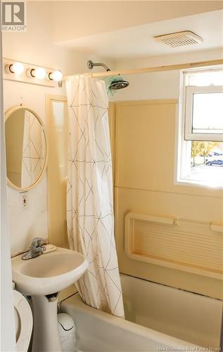 29 Fern, Moncton, NB - Indoor Photo Showing Bathroom