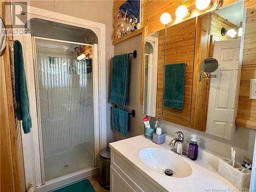 52 Bungalow Row, Plaster Rock, NB - Indoor Photo Showing Bathroom