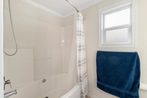 163-2550 Hollywood Road, Kelowna, BC - Indoor Photo Showing Bathroom