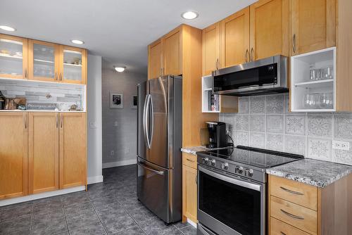 10837 Okanagan Centre Road, Lake Country, BC - Indoor Photo Showing Kitchen