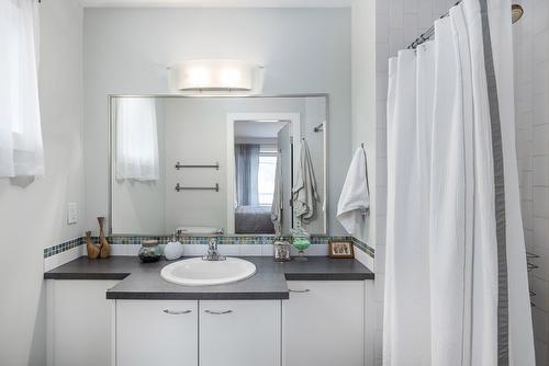 10837 Okanagan Centre Road, Lake Country, BC - Indoor Photo Showing Bathroom