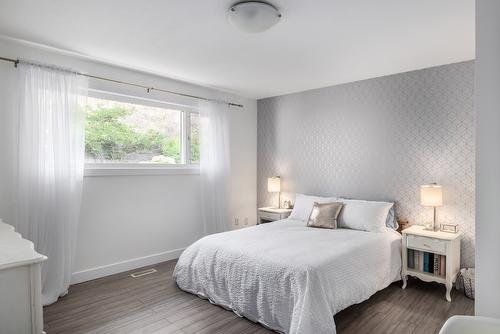 10837 Okanagan Centre Road, Lake Country, BC - Indoor Photo Showing Bedroom