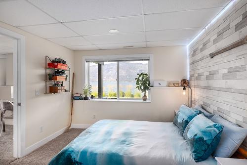 10837 Okanagan Centre Road, Lake Country, BC - Indoor Photo Showing Bedroom