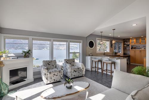 10837 Okanagan Centre Road, Lake Country, BC - Indoor Photo Showing Living Room With Fireplace