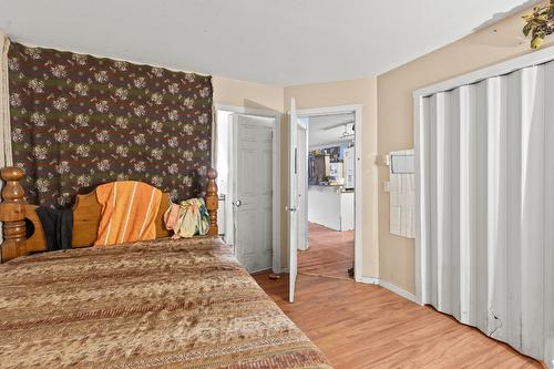 490C Hein Road, Kelowna, BC - Indoor Photo Showing Bedroom