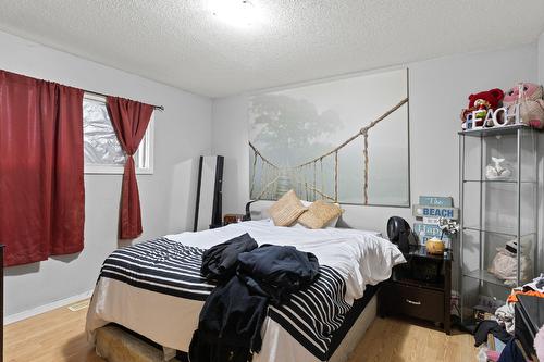 490B Hein Road, Kelowna, BC - Indoor Photo Showing Bedroom