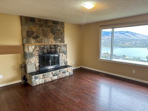 7910 Lakeview Drive, Coldstream, BC - Indoor Photo Showing Living Room With Fireplace