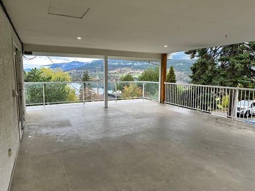 7910 Lakeview Drive, Coldstream, BC - 