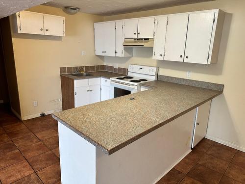 7910 Lakeview Drive, Coldstream, BC - Indoor Photo Showing Kitchen With Double Sink