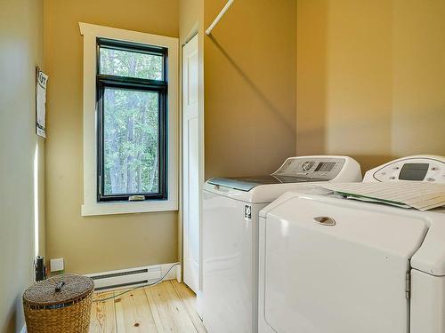 Salle de lavage - 10 Ch. Pierre, Mille-Isles, QC - Indoor Photo Showing Laundry Room