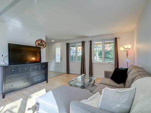 Living room - 280 Rue Du Prince-Arthur, Otterburn Park, QC - Indoor Photo Showing Living Room