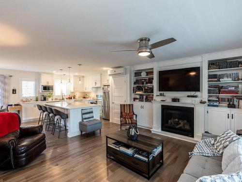 Vue d'ensemble - 15 Rue Jean-Lapierre, Lac-Brome, QC - Indoor Photo Showing Living Room With Fireplace