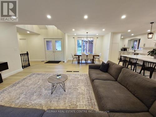 11719 Guelph Line, Milton, ON - Indoor Photo Showing Living Room