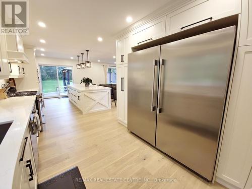 11719 Guelph Line, Milton, ON - Indoor Photo Showing Kitchen With Stainless Steel Kitchen With Upgraded Kitchen