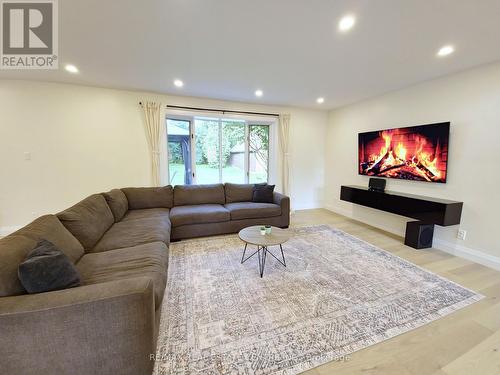 11719 Guelph Line, Milton, ON - Indoor Photo Showing Living Room