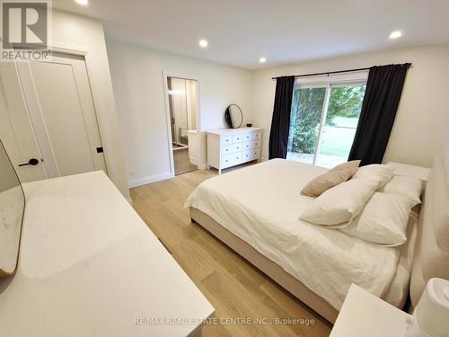 11719 Guelph Line, Milton, ON - Indoor Photo Showing Bedroom